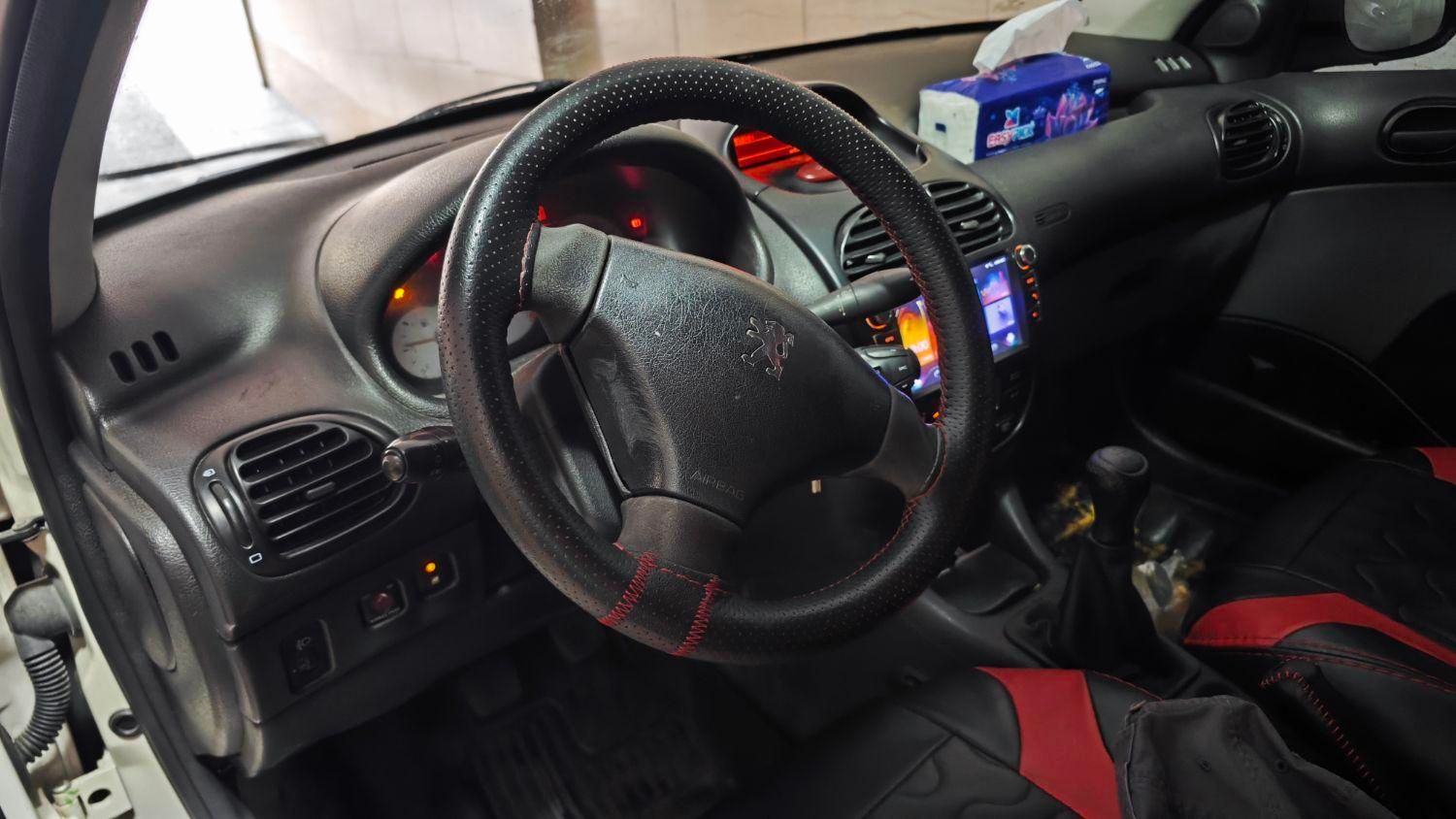 پژو ۲۰۶ صندوق دار v8 - 1394