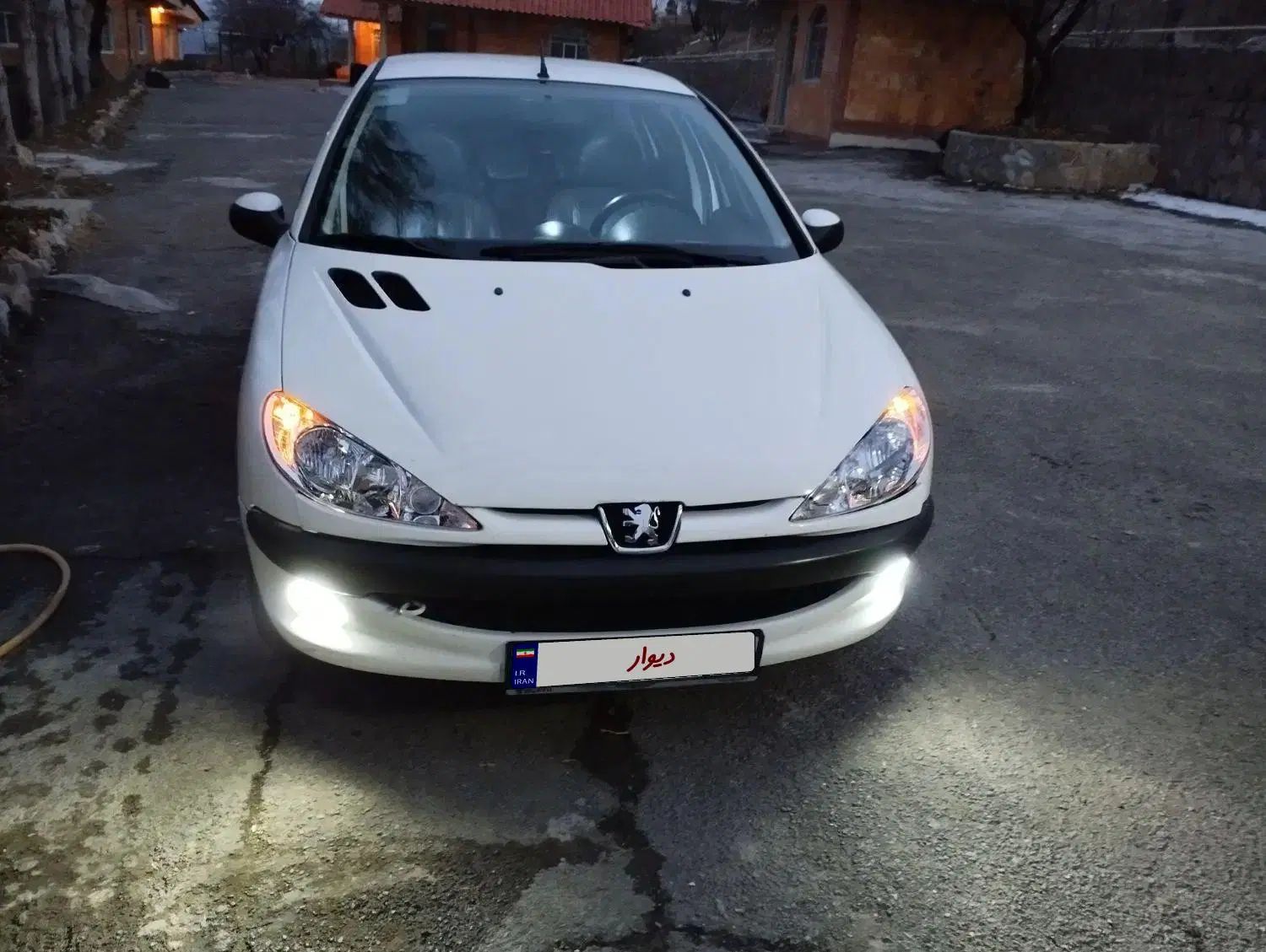 پژو ۲۰۶ صندوق دار v8 - 1393