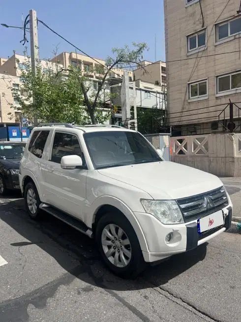 میتسوبیشی پاجرو دو درب ۶ سیلندر - 2010