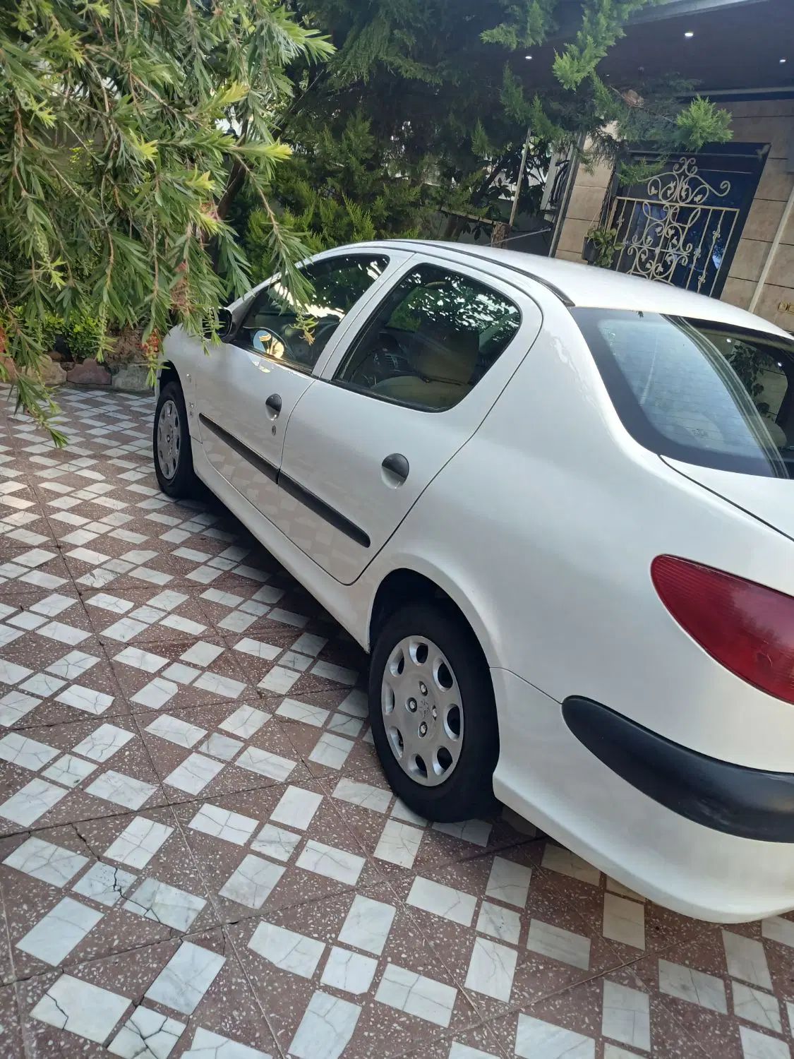 پژو ۲۰۶ صندوق دار v8 - 1390