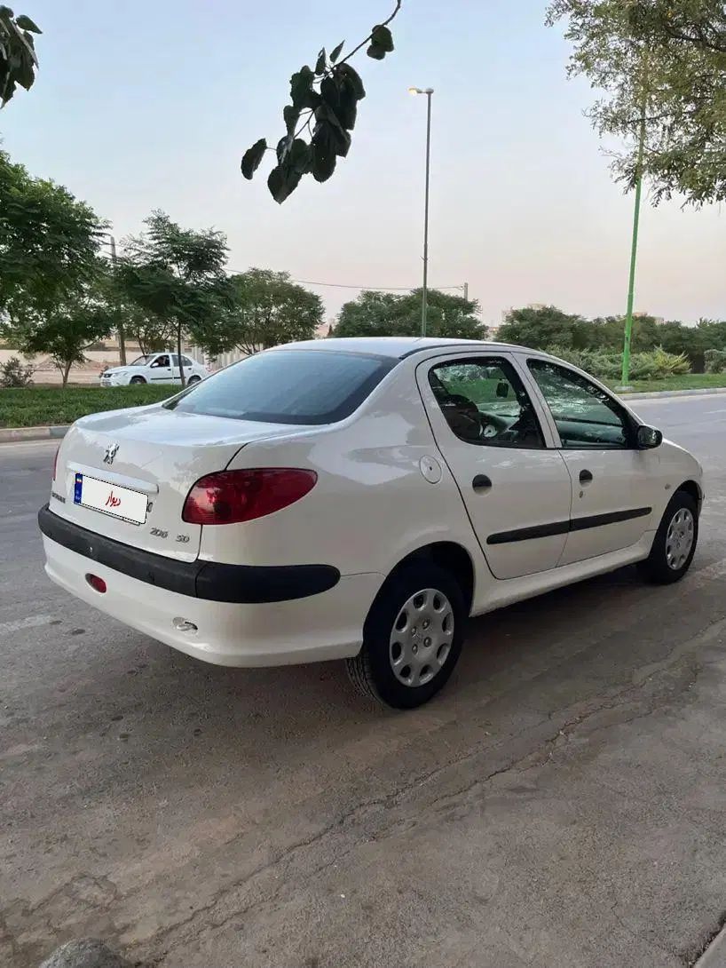 پژو ۲۰۶ صندوق دار v8 - 1394
