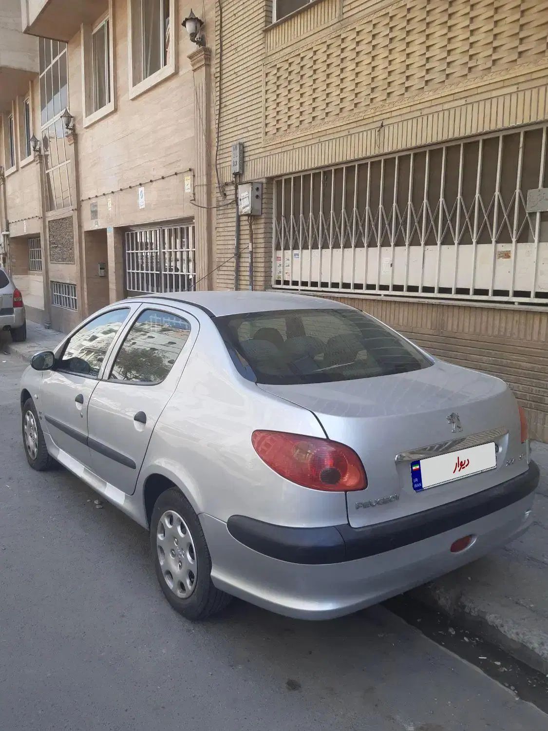 پژو ۲۰۶ صندوق دار v8 - 1394