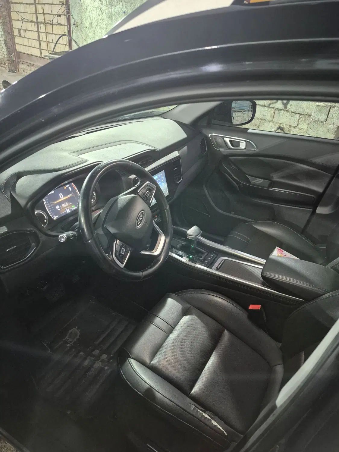 ام وی ام X55 اکسلنت - 1399