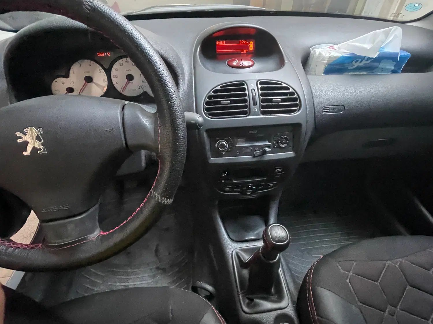 پژو ۲۰۶ صندوق دار v8 - 1399