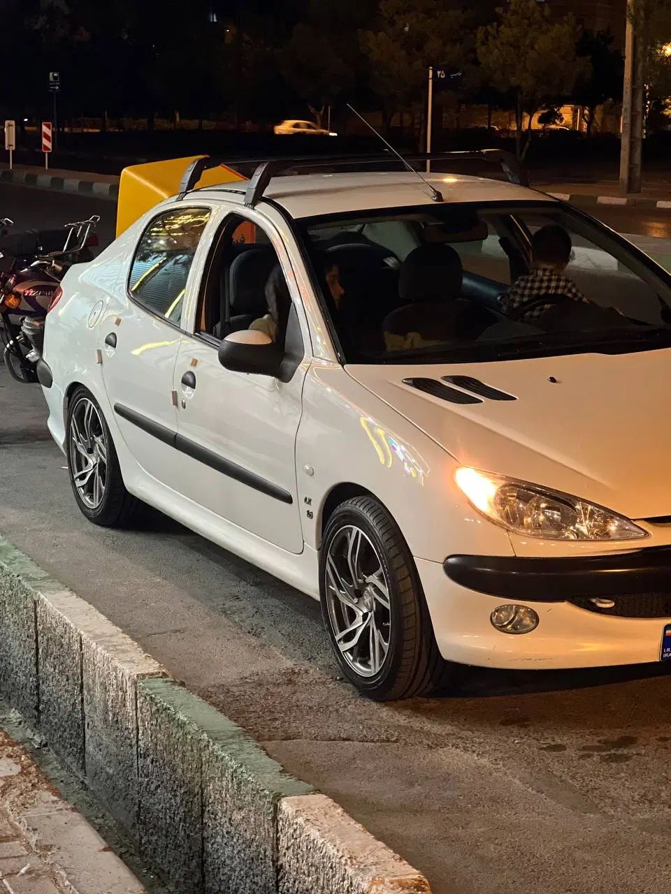 پژو ۲۰۶ صندوق دار v8 - 1389