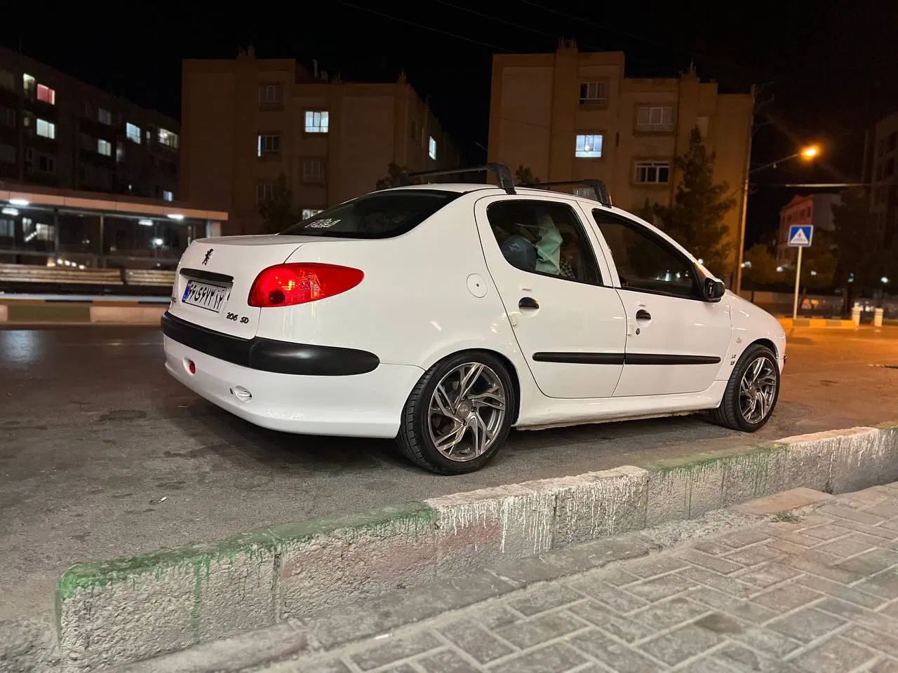 پژو ۲۰۶ صندوق دار v8 - 1389
