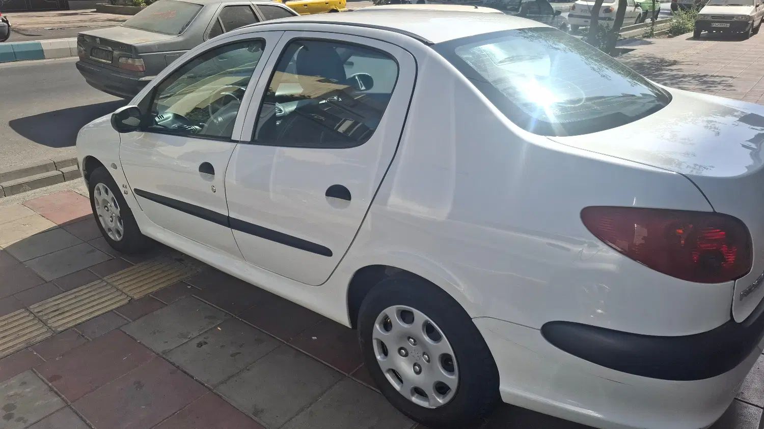 پژو ۲۰۶ صندوق دار v8 - 1395