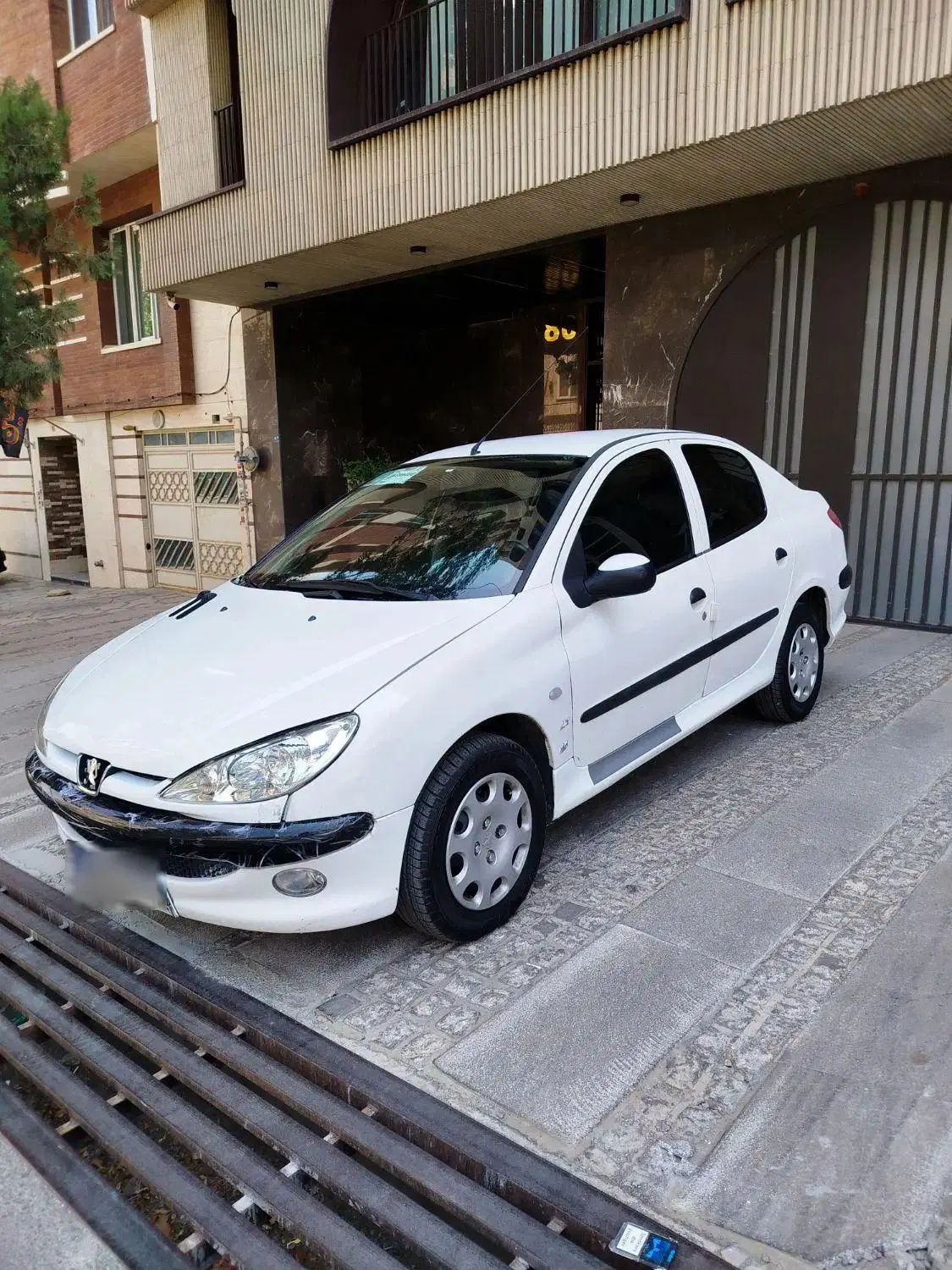 پژو ۲۰۶ صندوق دار v8 - 1395