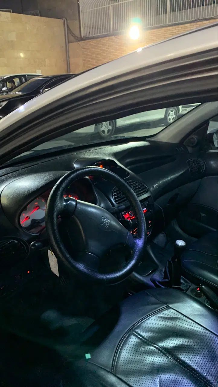 پژو ۲۰۶ صندوق دار v8 - 1393