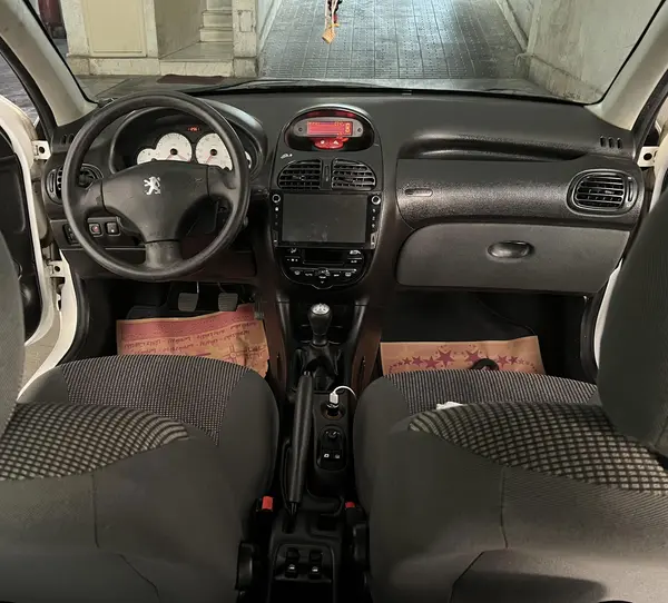 پژو ۲۰۶ صندوق دار v8 - 1398