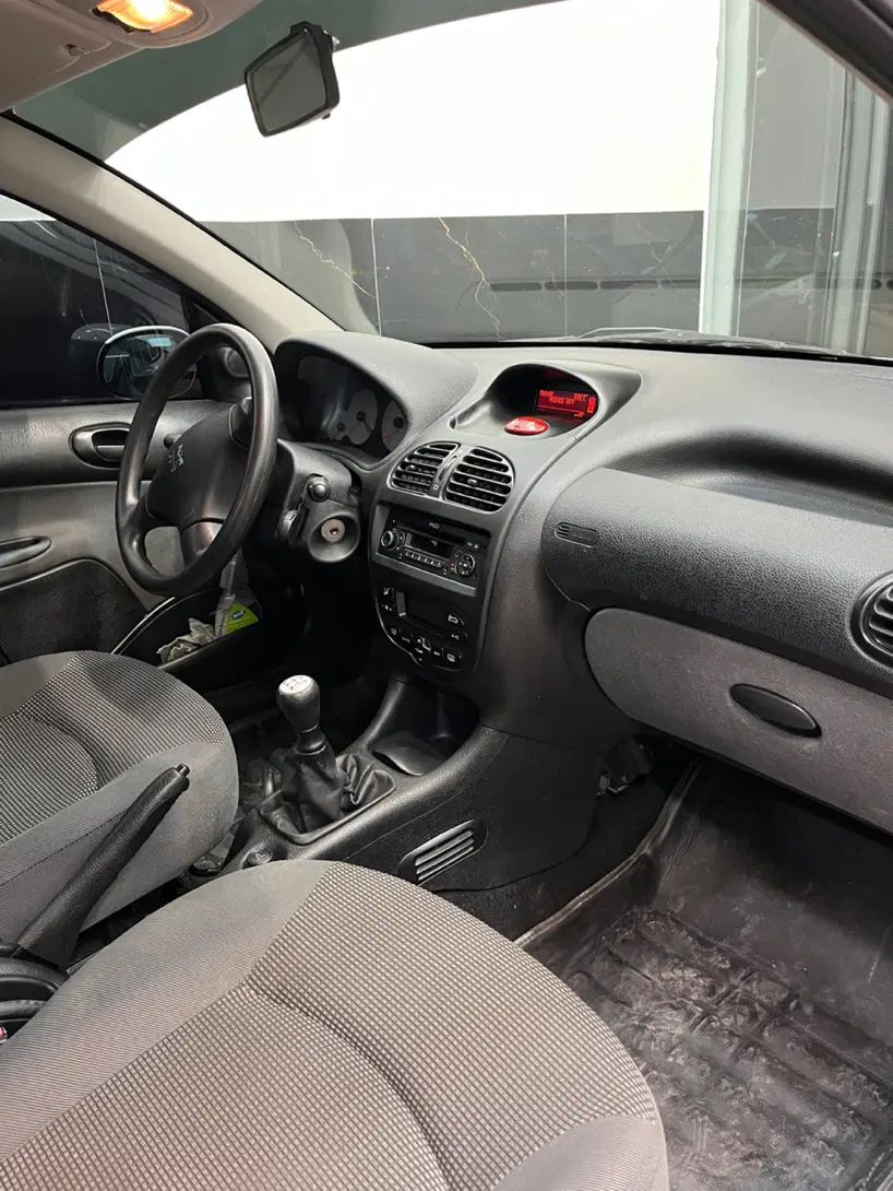 پژو ۲۰۶ صندوق دار v8 - 1397