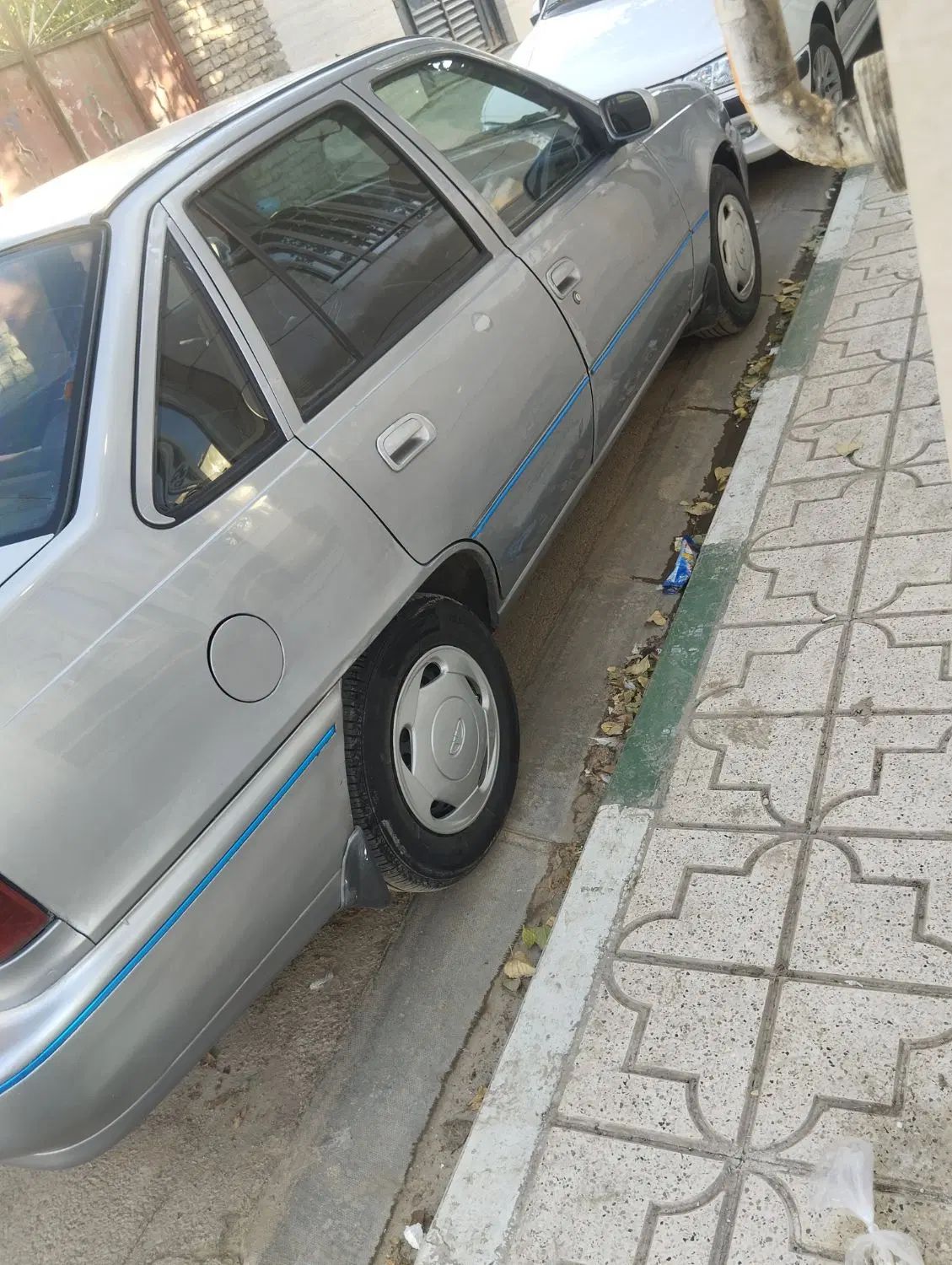 دوو سیلو سدان - 1377