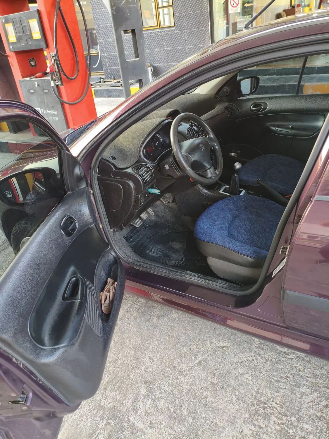 پژو ۲۰۶ صندوق دار v8 - 1392