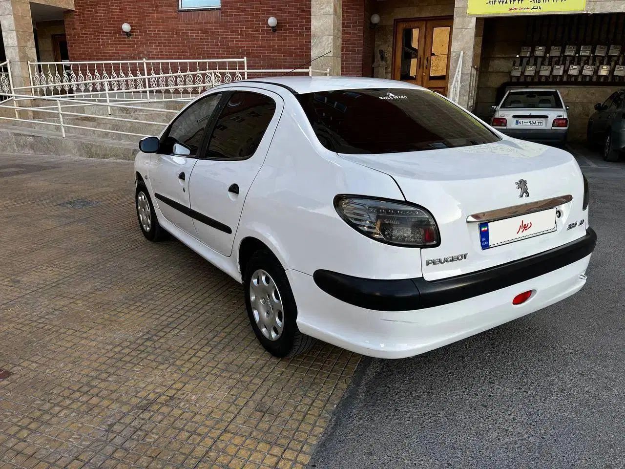 پژو ۲۰۶ صندوق دار v8 - 1390