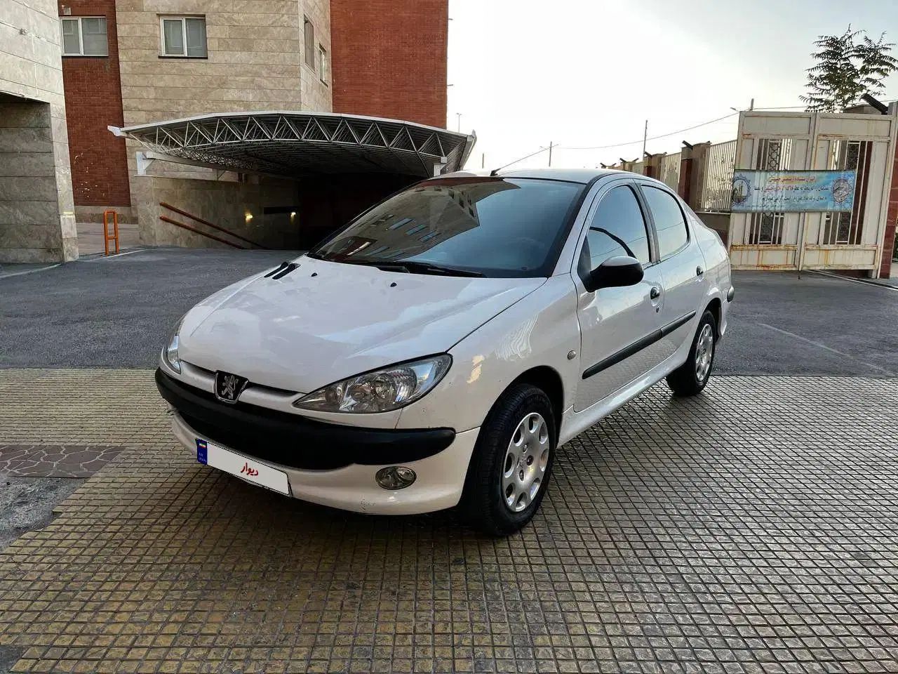 پژو ۲۰۶ صندوق دار v8 - 1390