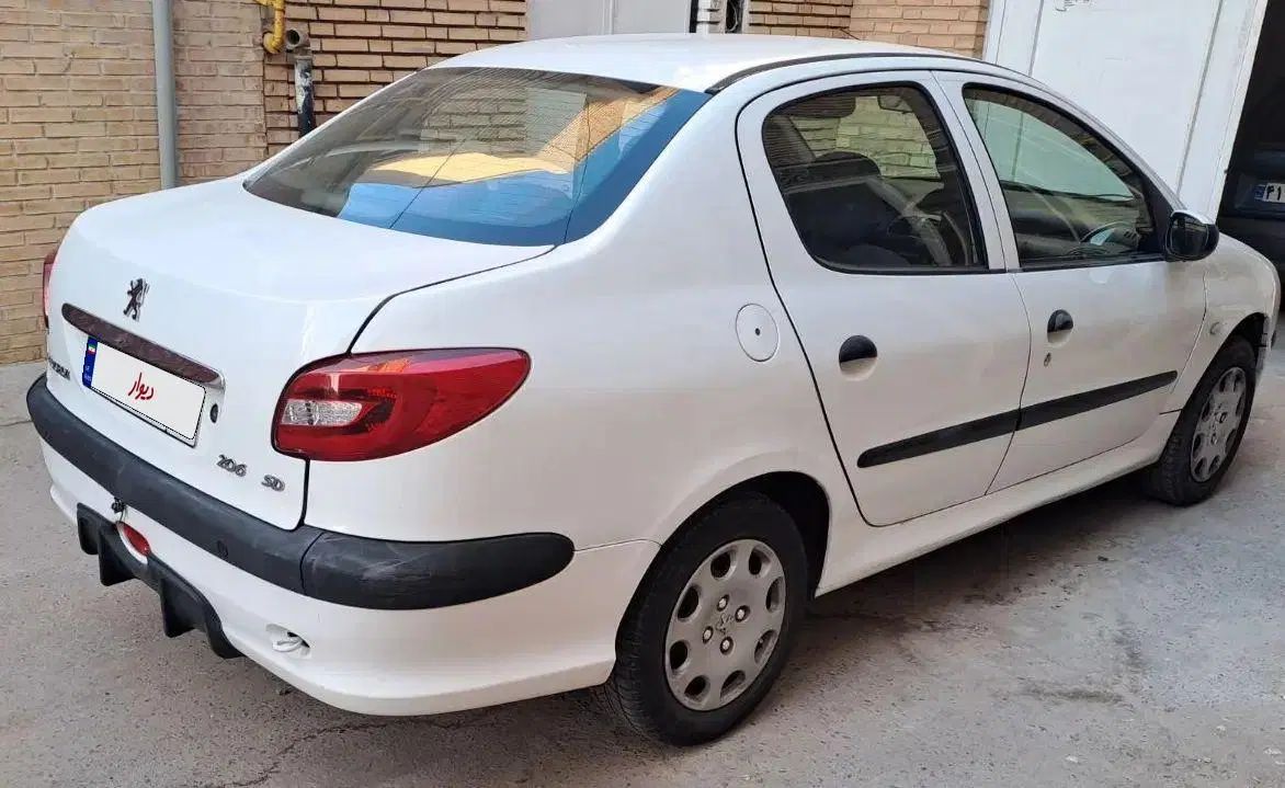 پژو ۲۰۶ صندوق دار v8 - 1395