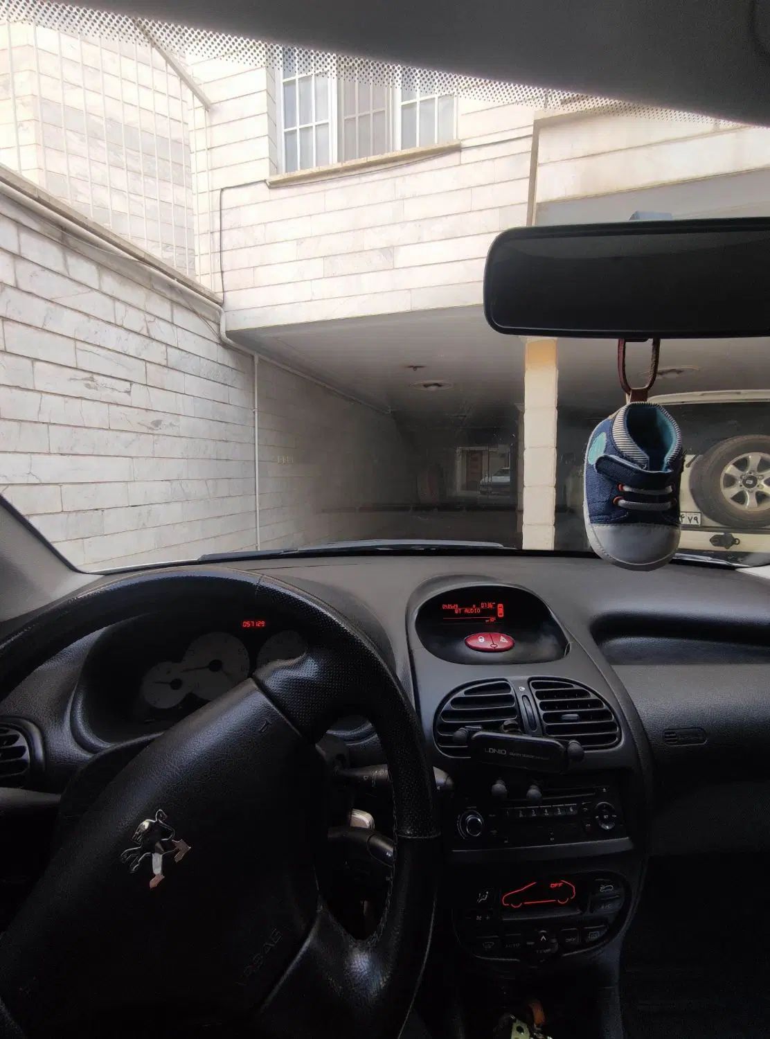 پژو ۲۰۶ صندوق دار v8 - 1394
