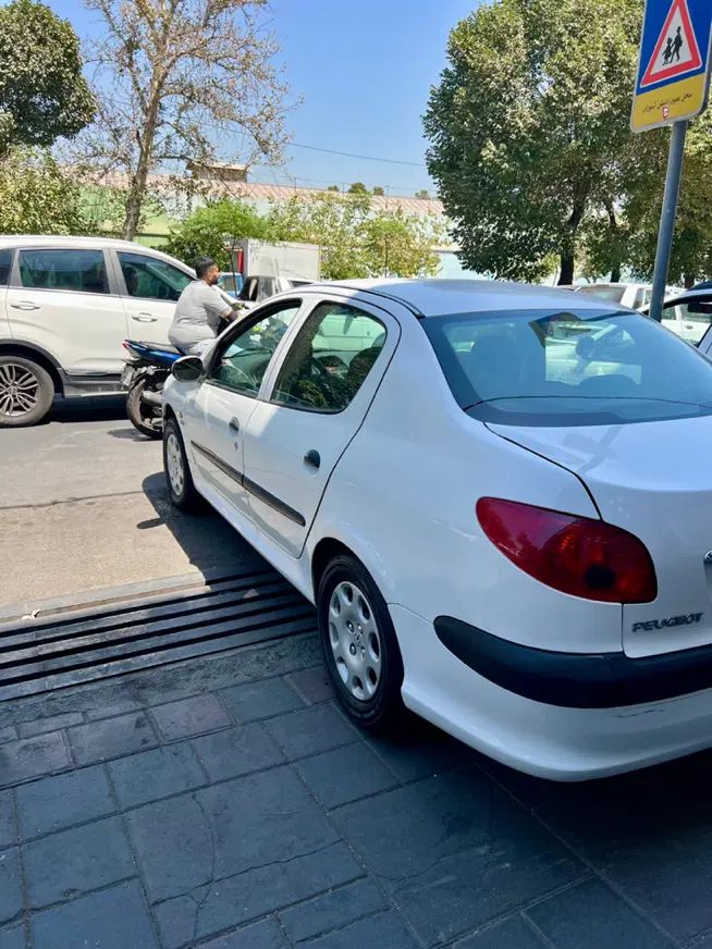 پژو ۲۰۶ صندوق دار v8 - 1390