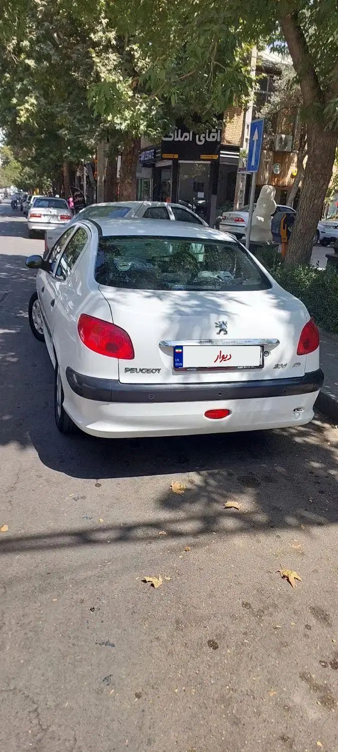 پژو ۲۰۶ صندوق دار v8 - 1397