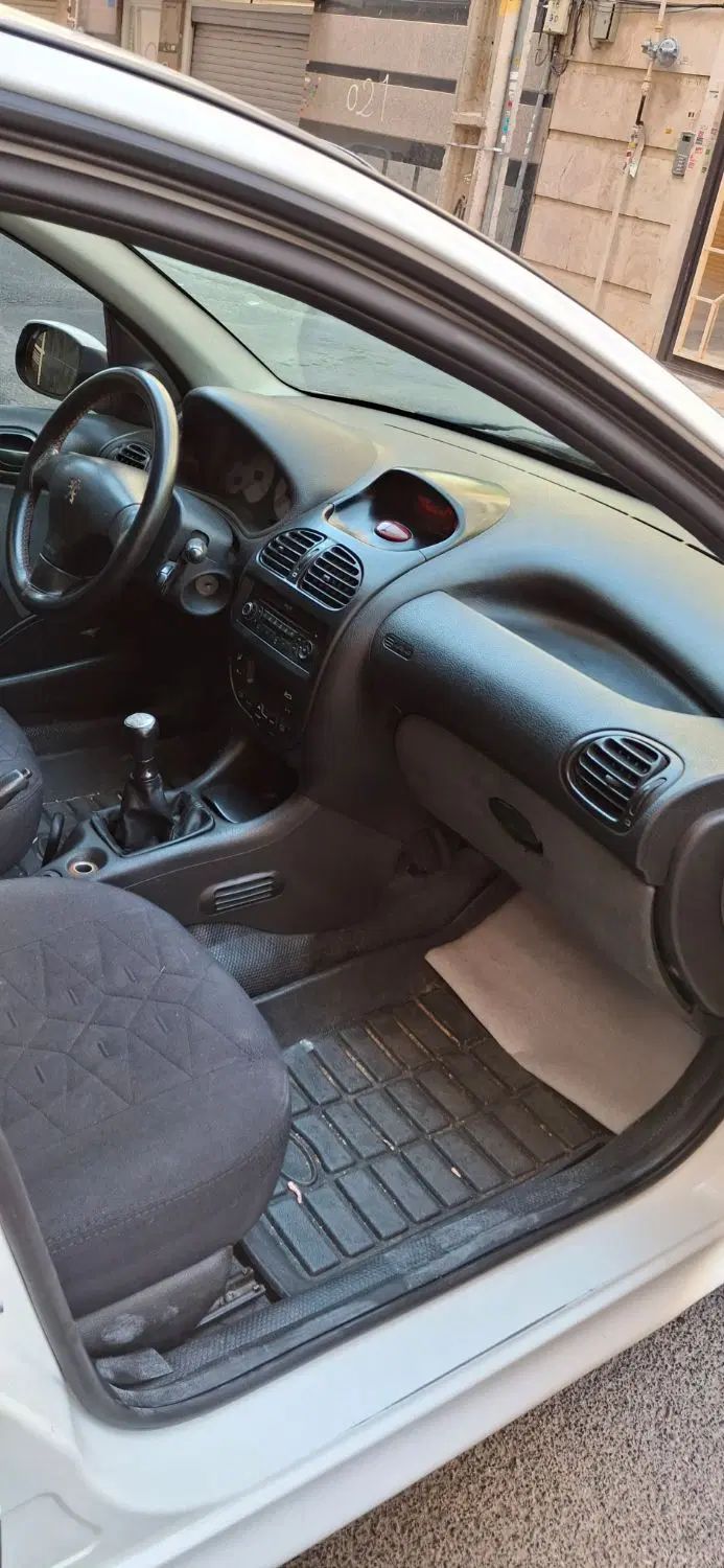 پژو ۲۰۶ صندوق دار v8 - 1395