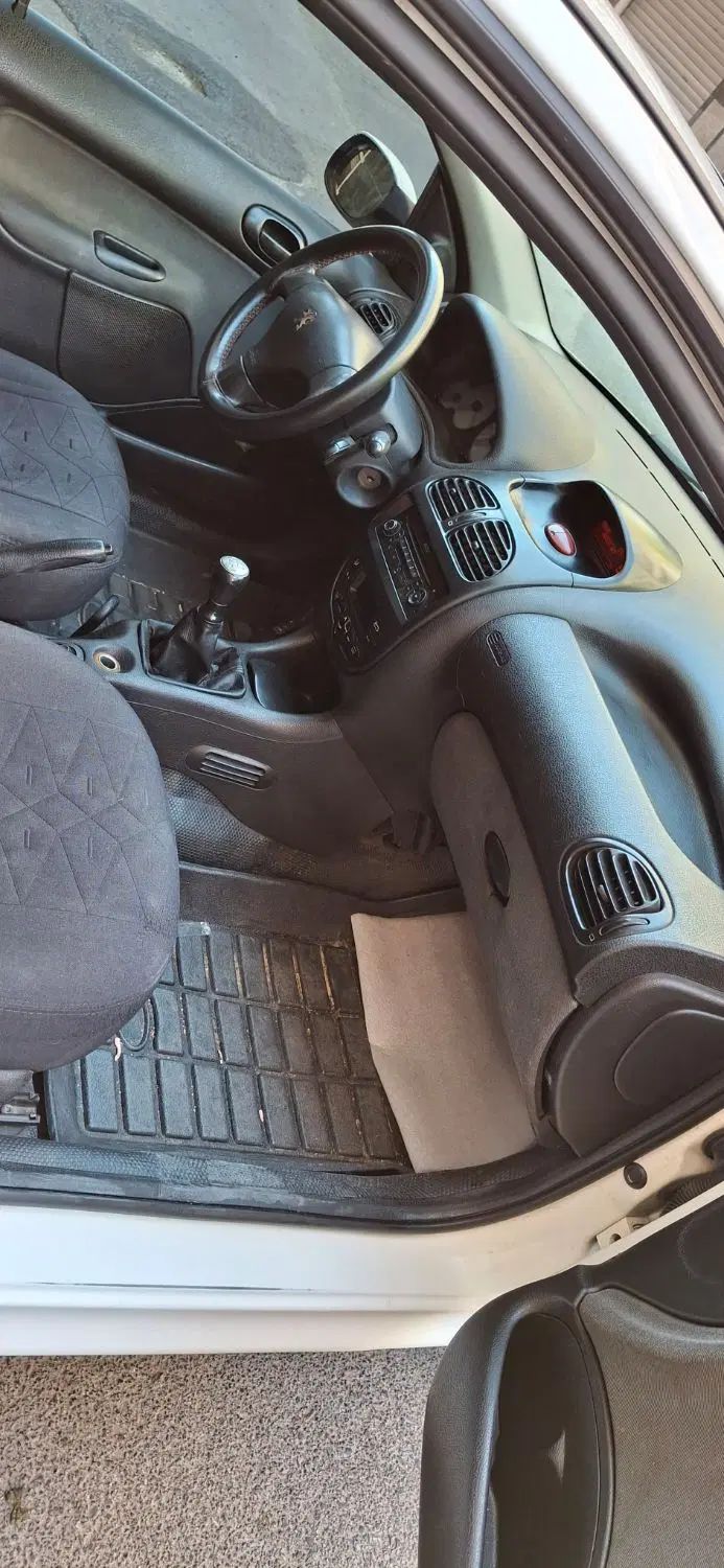 پژو ۲۰۶ صندوق دار v8 - 1395