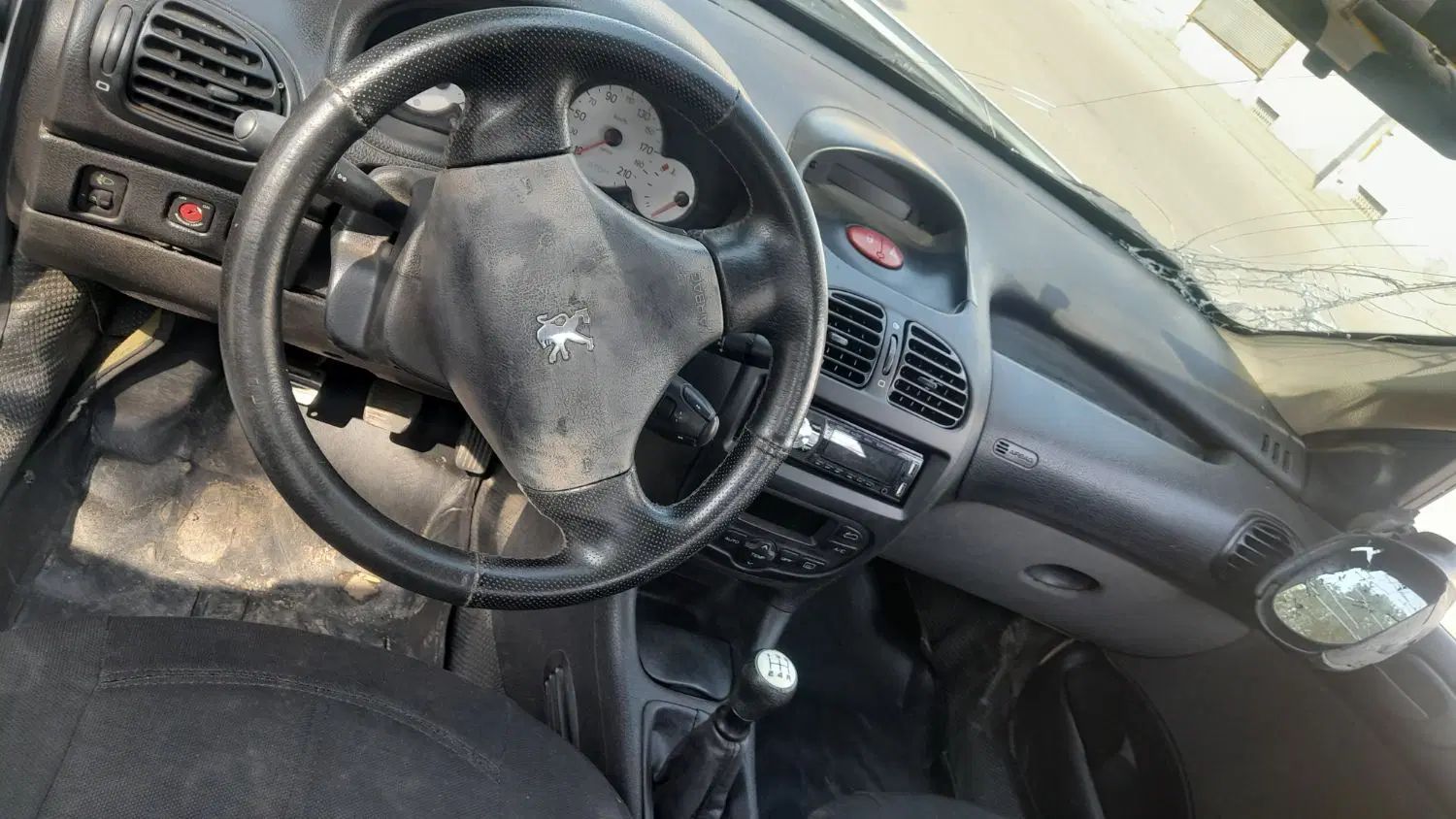 پژو ۲۰۶ صندوق دار v8 - 1390