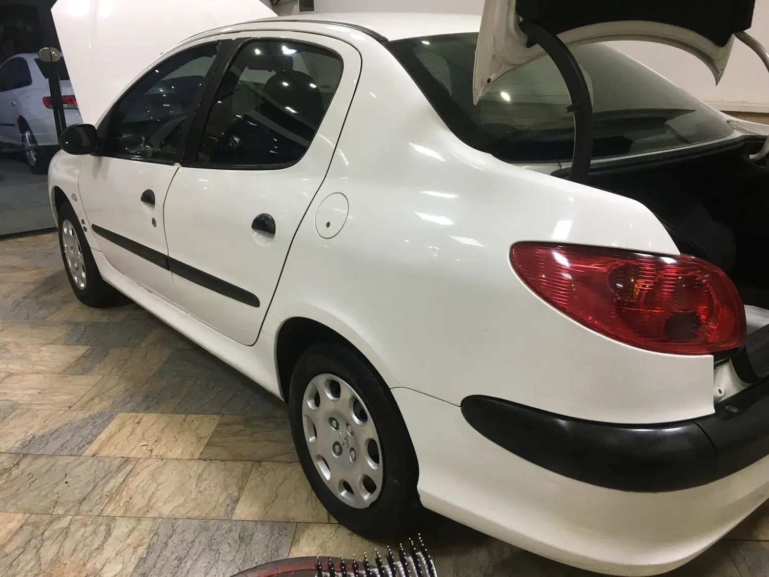 پژو ۲۰۶ صندوق دار v8 - 1390