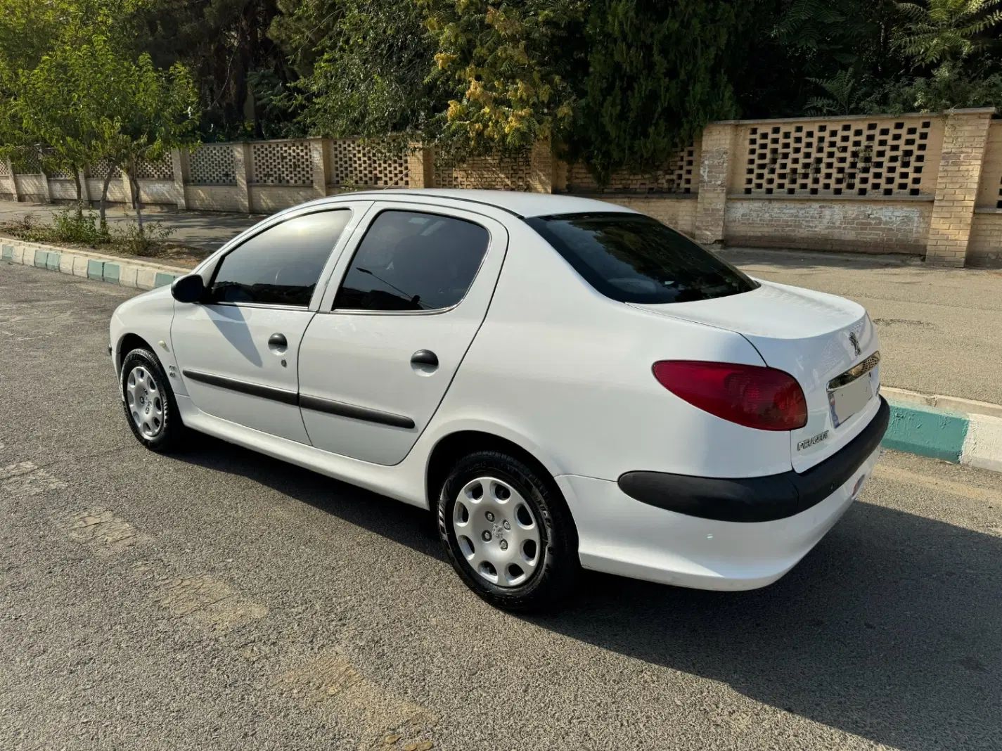 پژو ۲۰۶ صندوق دار v8 - 1396