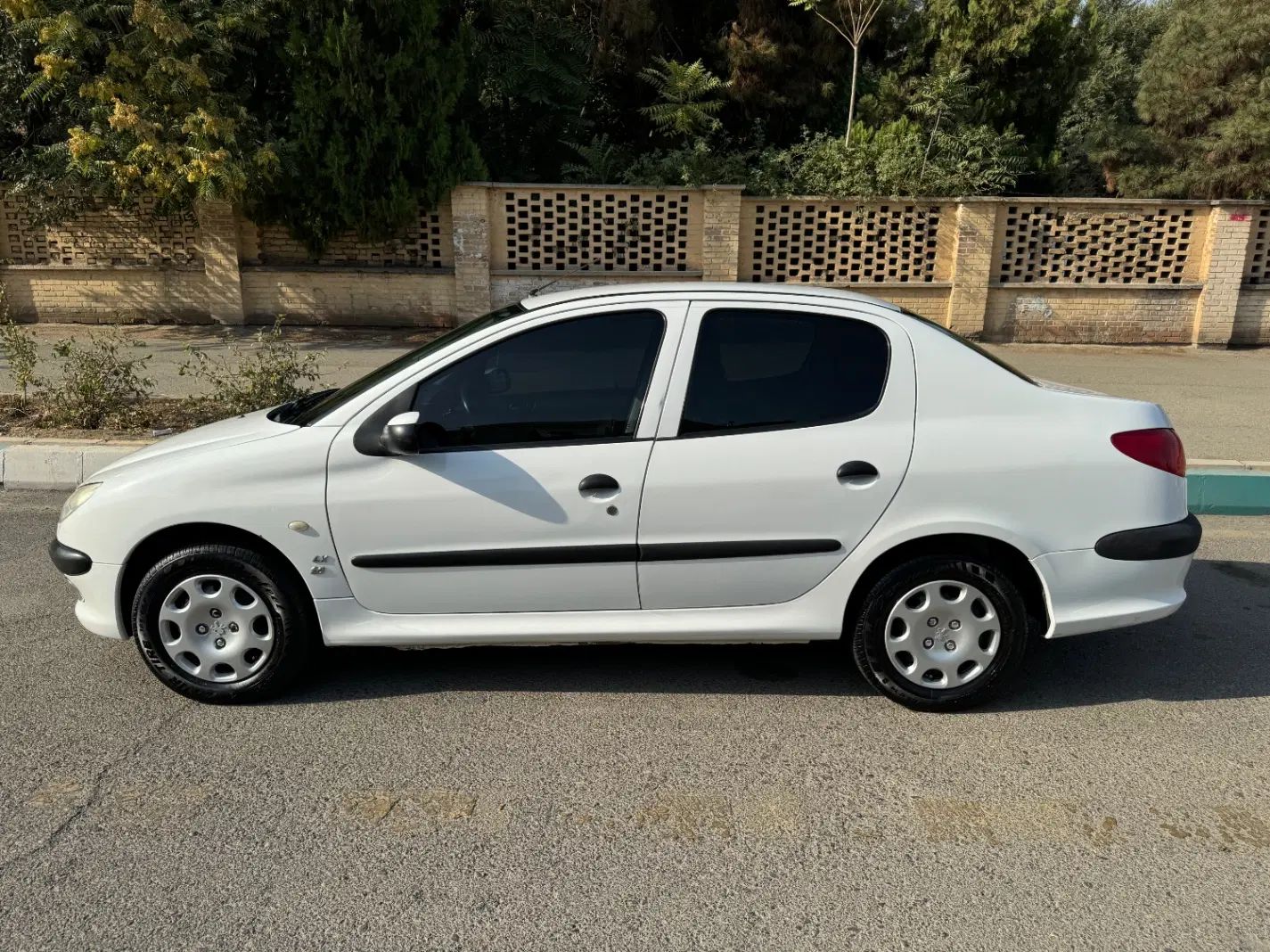 پژو ۲۰۶ صندوق دار v8 - 1396
