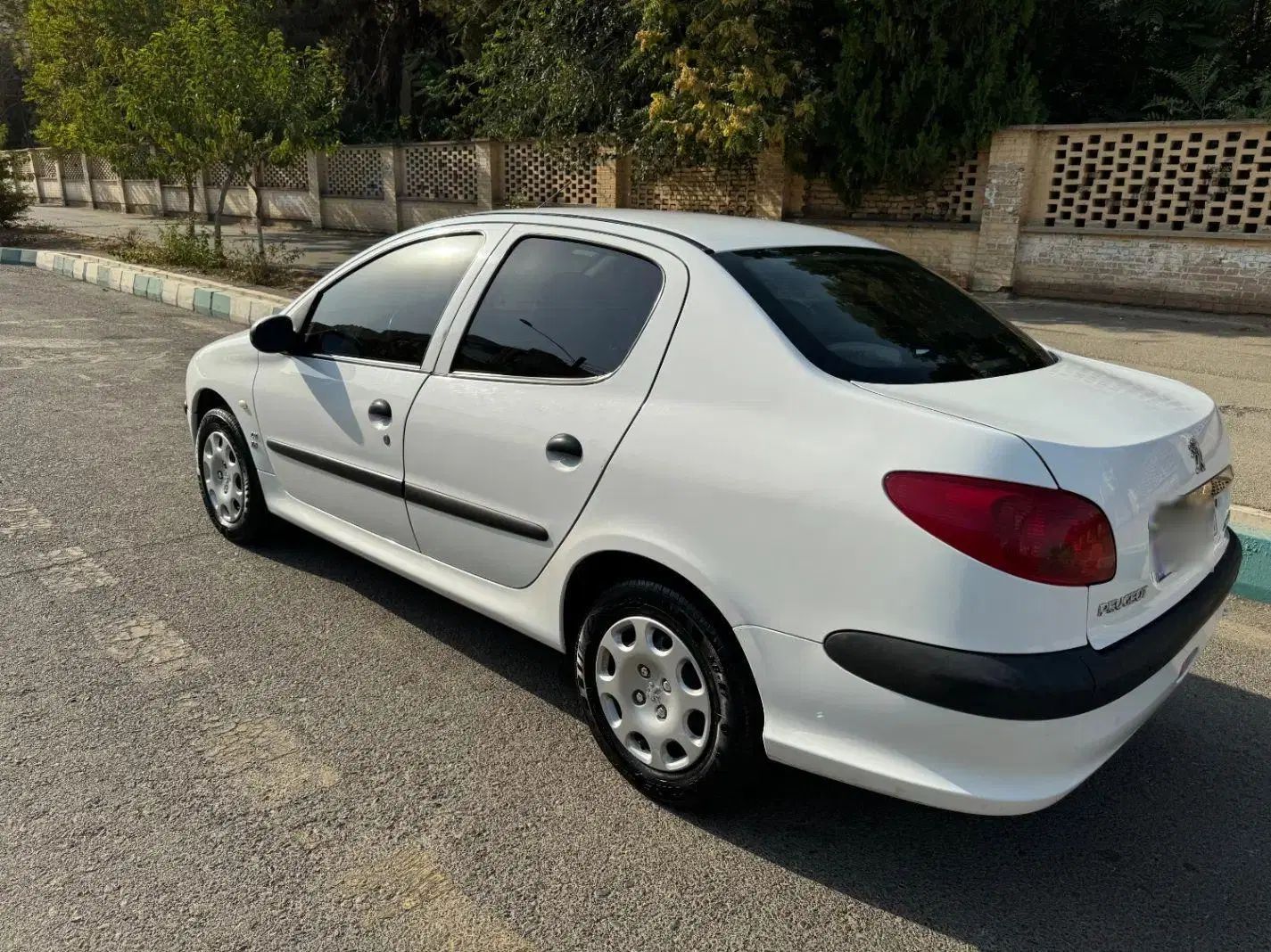 پژو ۲۰۶ صندوق دار v8 - 1396