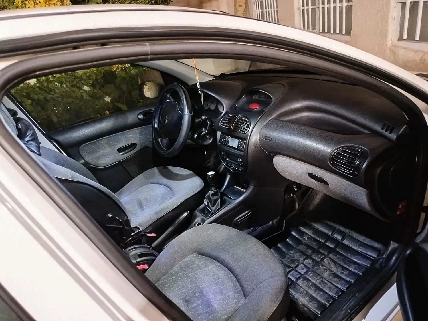 پژو ۲۰۶ صندوق دار v8 - 1389
