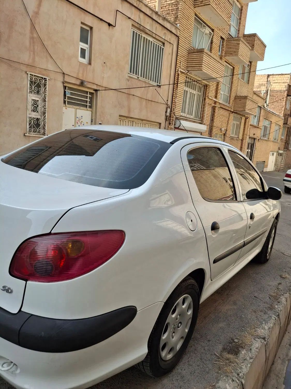 پژو ۲۰۶ صندوق دار v8 - 1395