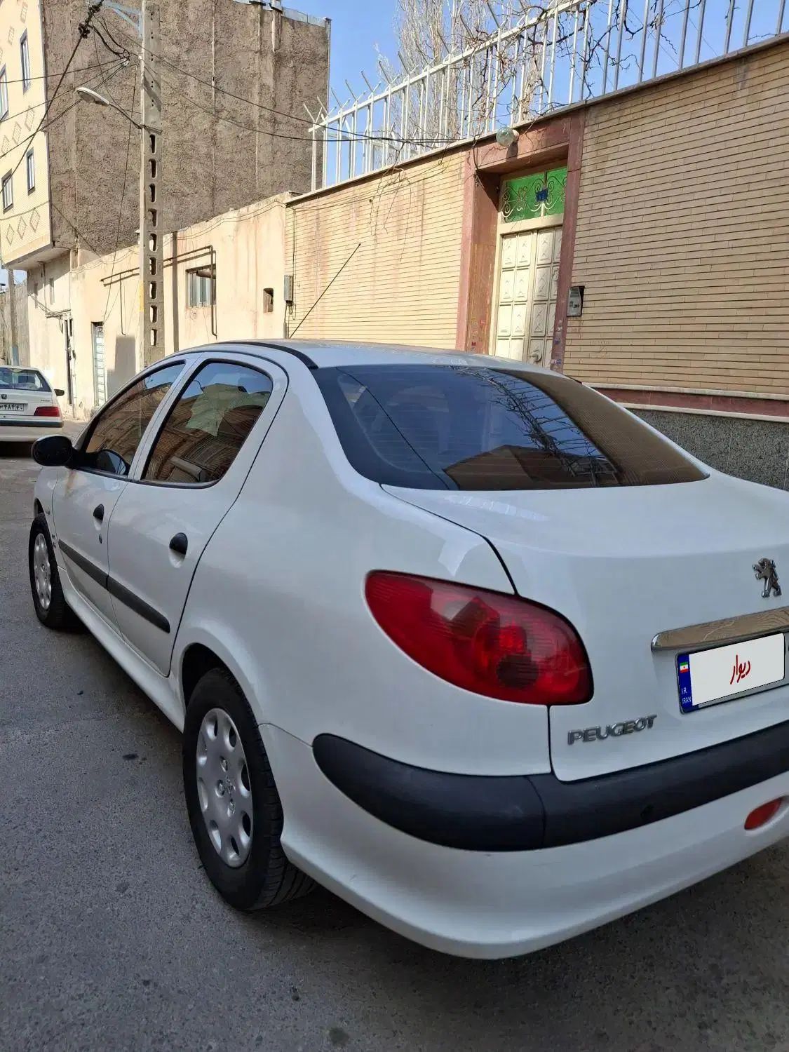 پژو ۲۰۶ صندوق دار v8 - 1395