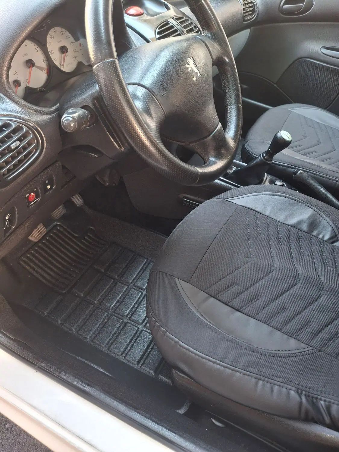 پژو ۲۰۶ صندوق دار v8 - 1395