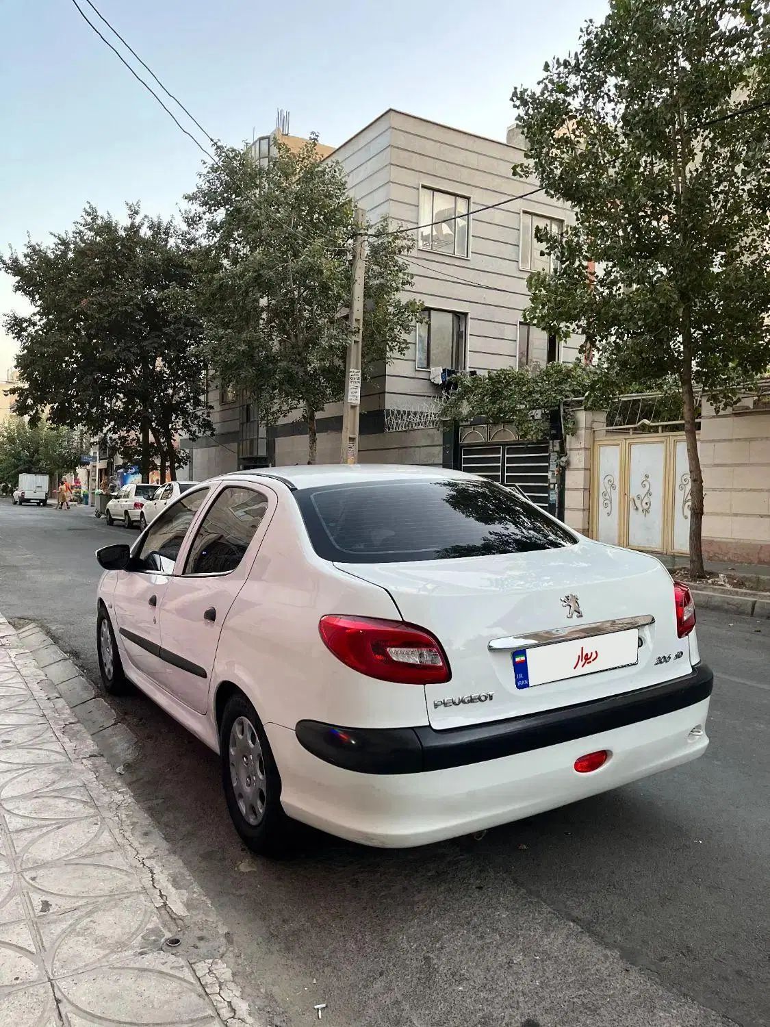 پژو ۲۰۶ صندوق دار v8 - 1390