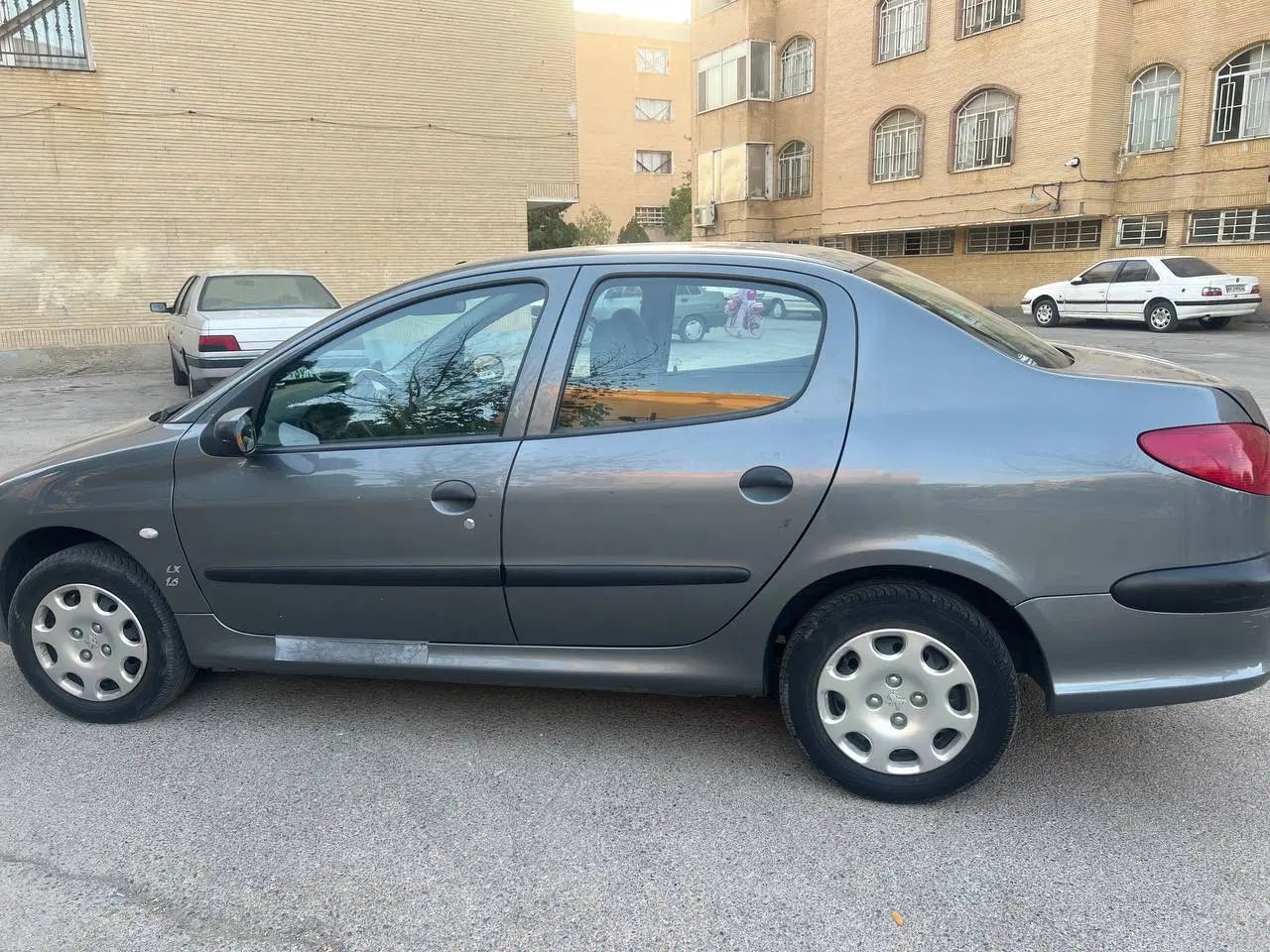 پژو ۲۰۶ صندوق دار v8 - 1398