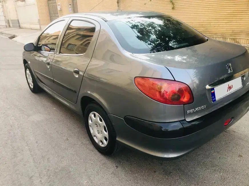 پژو ۲۰۶ صندوق دار v8 - 1392