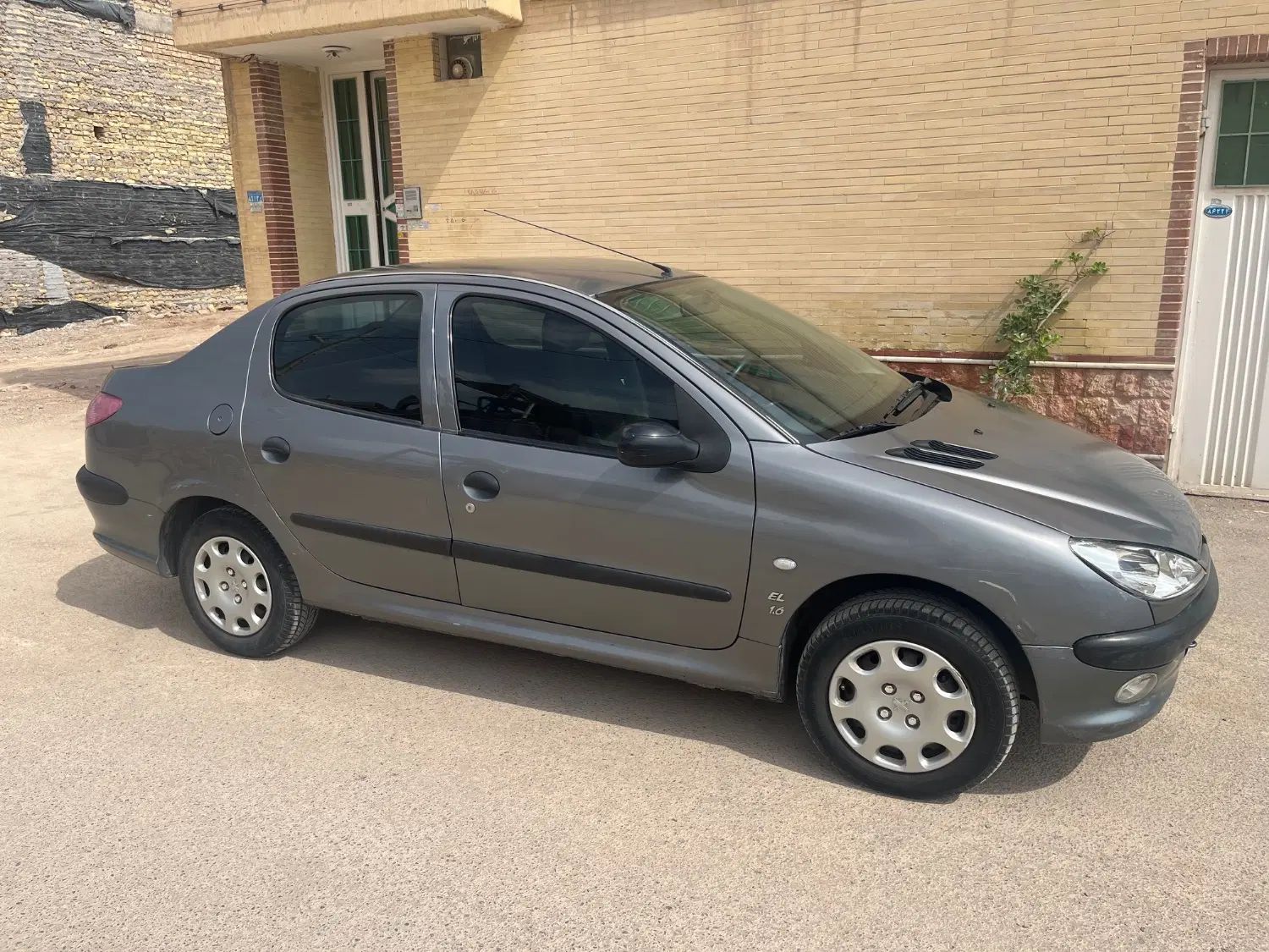 پژو ۲۰۶ صندوق دار v8 - 1390