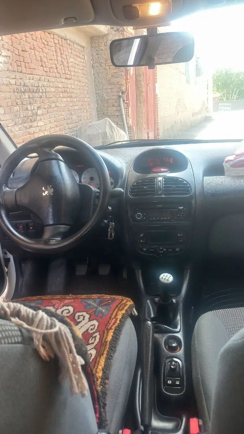 پژو ۲۰۶ صندوق دار v8 - 1396