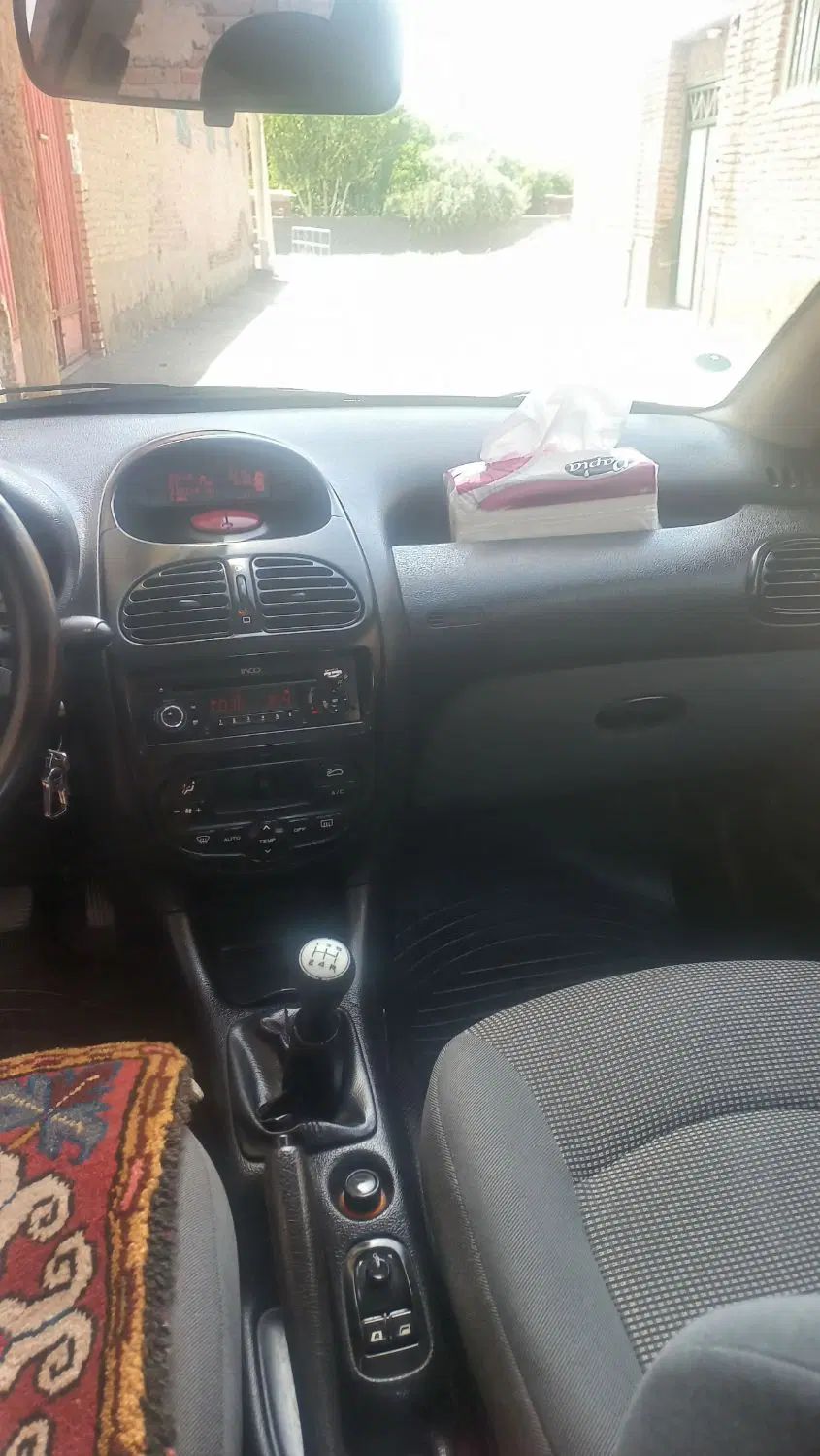 پژو ۲۰۶ صندوق دار v8 - 1396
