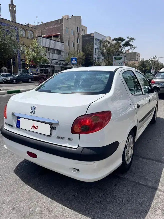 پژو ۲۰۶ صندوق دار v8 - 1393