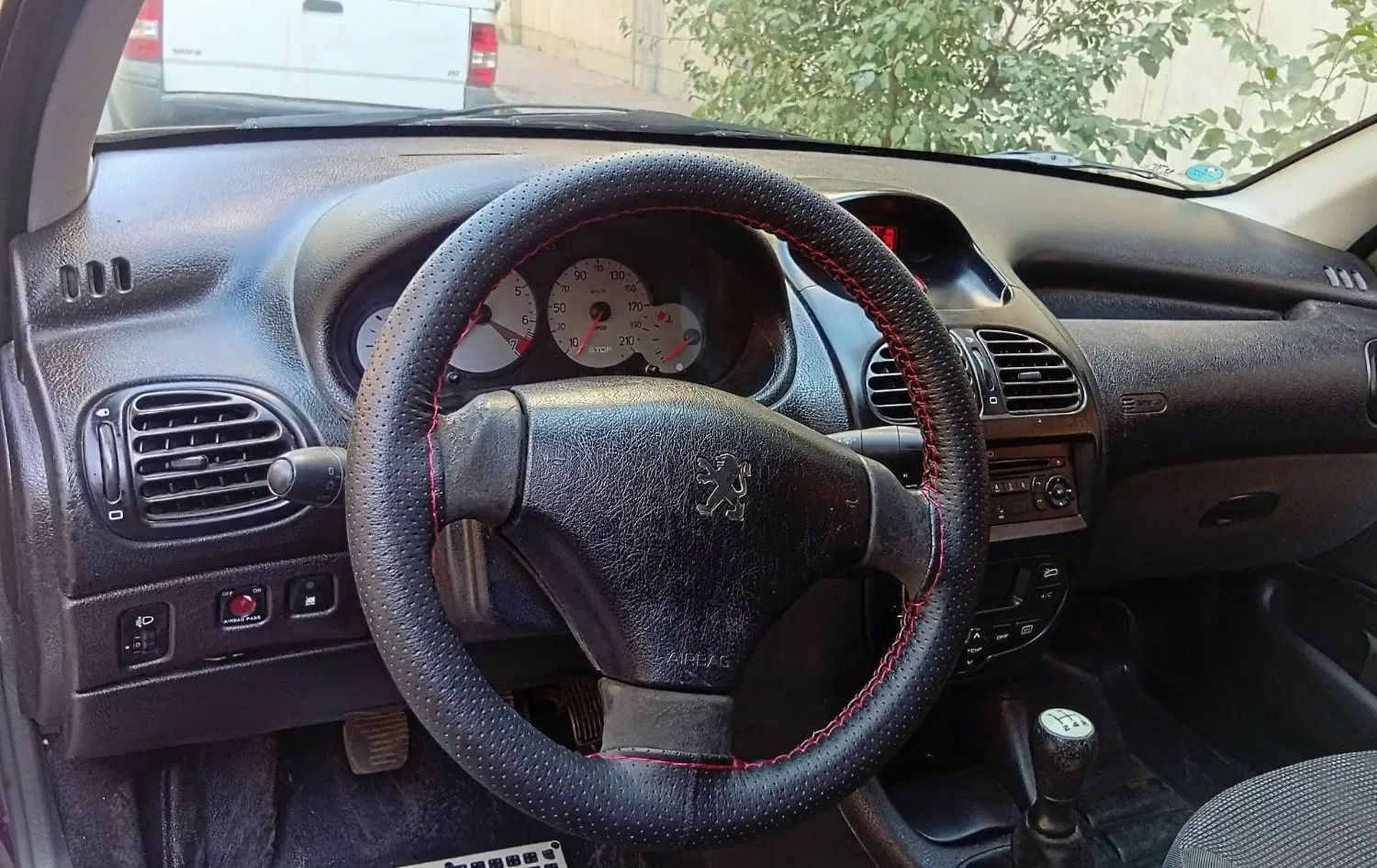 پژو ۲۰۶ صندوق دار v8 - 1396