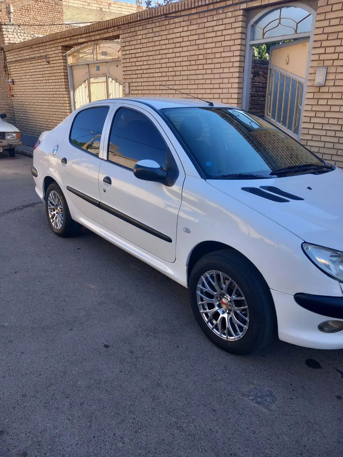 پژو ۲۰۶ صندوق دار v8 - 1390