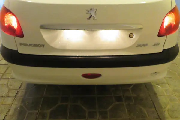 پژو ۲۰۶ صندوق دار v8 - 1398