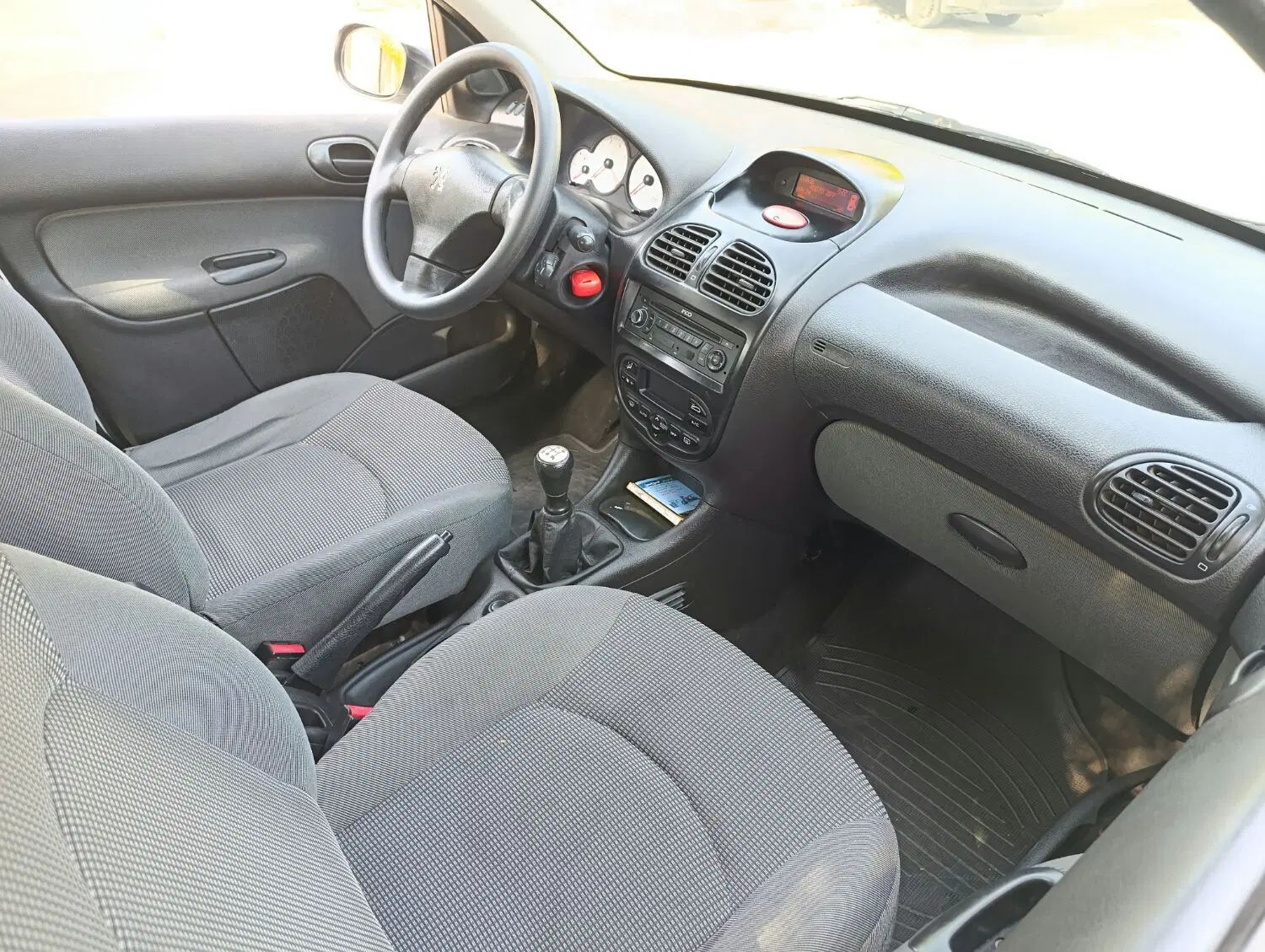 پژو ۲۰۶ صندوق دار v8 - 1394