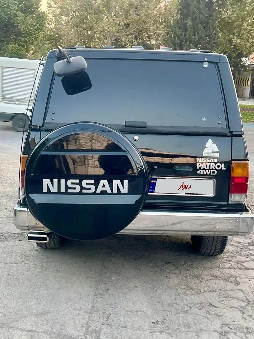 نیسان پاترول دو درب دنده‌ای - 2001