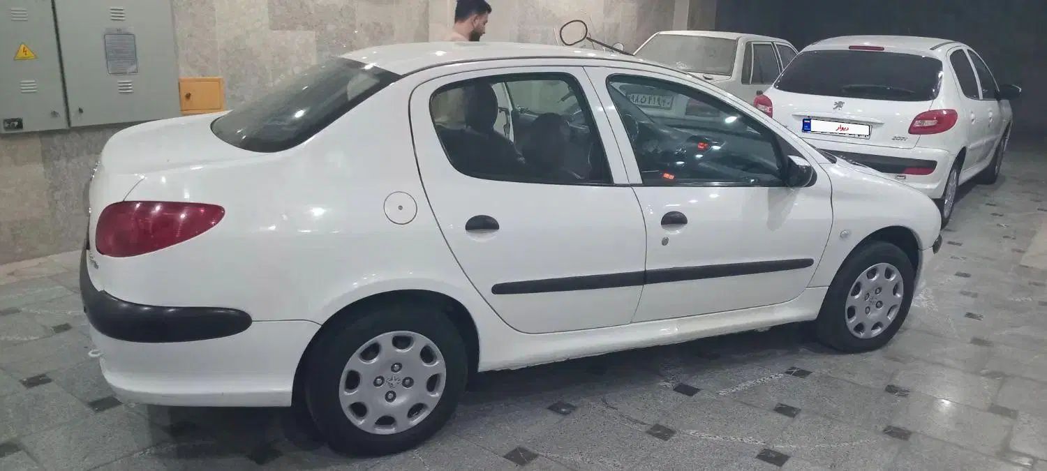 پژو ۲۰۶ صندوق دار v8 - 1392