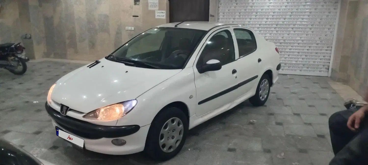 پژو ۲۰۶ صندوق دار v8 - 1392