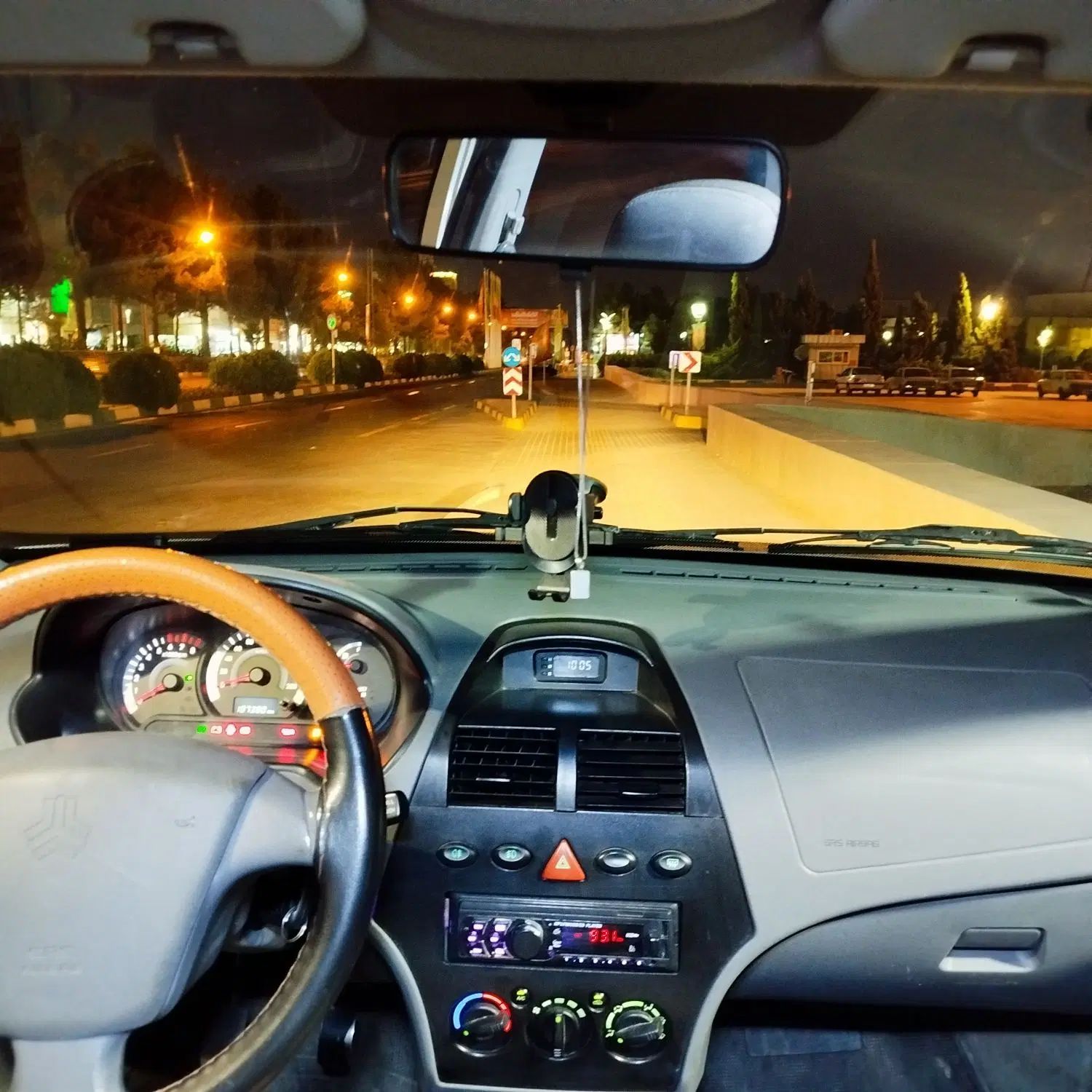 تیبا صندوق دار SX - 1400
