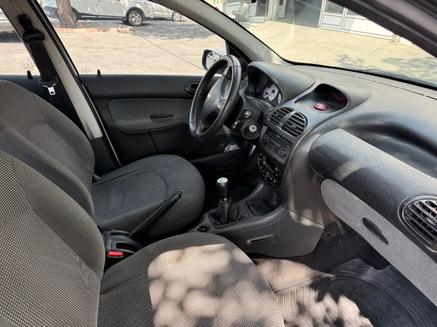 پژو ۲۰۶ صندوق دار v8 - 1397